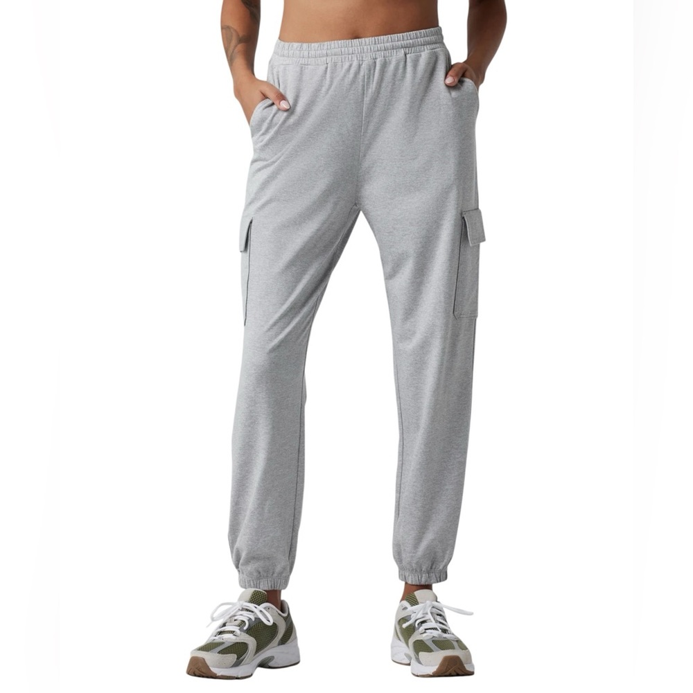NWT Vuori boyfriend cargo joggers Size S